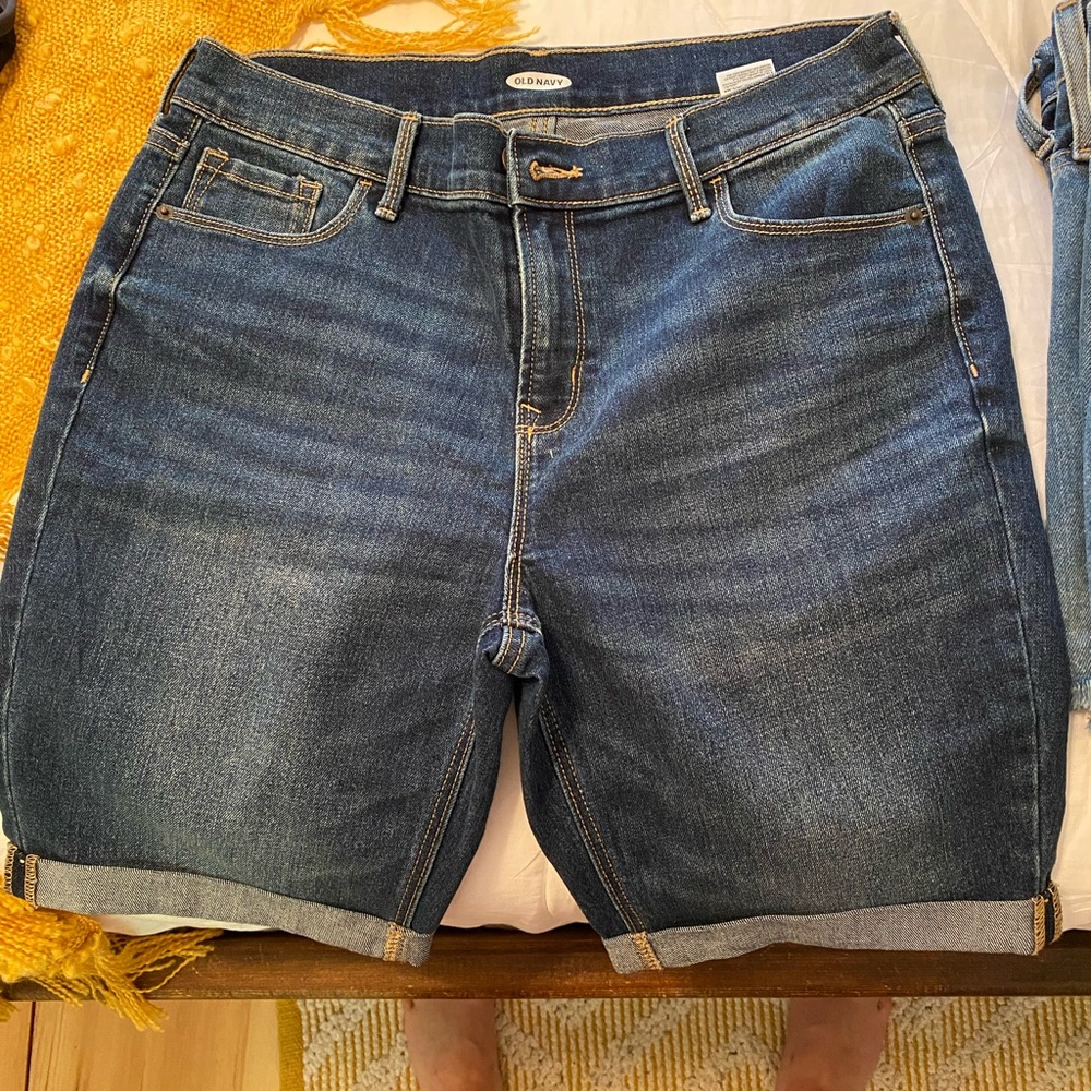Cute Bermuda Old Navy jean shorts